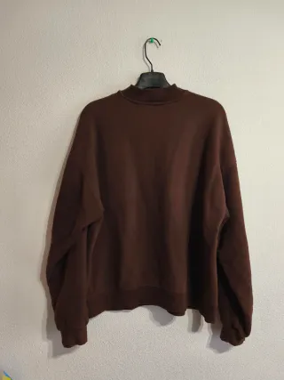 Sudadera marrón con texto oversize Bershka