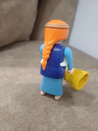 Playmobil granjera con atado de heno