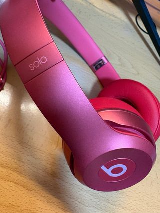Beats Solo Auriculares Rosas y Rojos