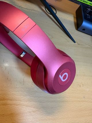 Beats Solo Auriculares Rosas y Rojos