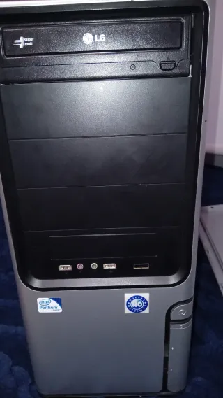 Torre PC Nera e Argento senza componenti