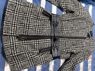 Abrigo Javier Simorra Cuadros Blanco y Negro