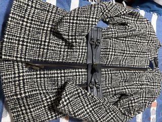 Abrigo Javier Simorra Cuadros Blanco y Negro