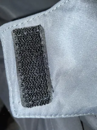 Parka Klandestine Gris Con Capucha Extraible