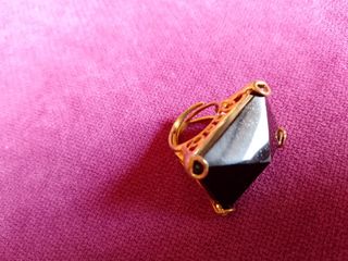 Anillo Bisutería Piedra Negra y Dorada