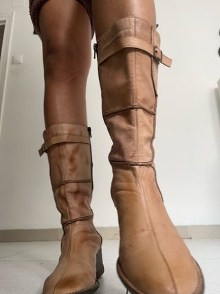 Stivali alti in pelle marrone