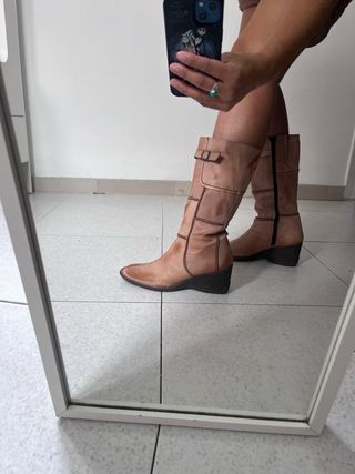 Stivali alti in pelle marrone