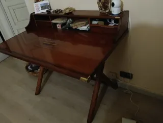 Escritorio vintage de madera