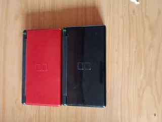 2 Nintendo DS Lite (Nero e Rosso)