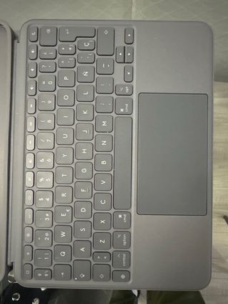 Teclado Logitech Combo Touch - iPad Air 11” M2-M3