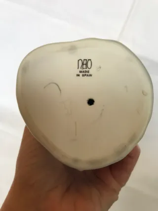 Figura Nao de Lladró protegiendo al perro