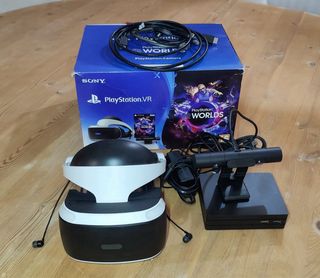 PS4 con 2 controller + VR + volante + 8 giochi + Let's Sing