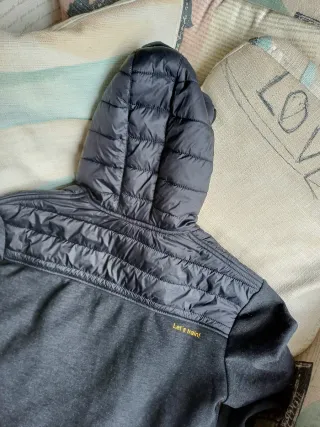 Chaqueta Boomerang gris con capucha