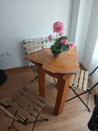 Mesa de terraza con 3 sillas plegables