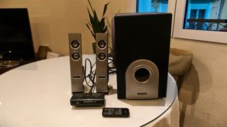 Sistema Sonido 2.1 Creative con Mando