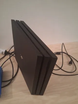 Ps4 Pro + FIFA 20 + Destiny + FIFA 17 + Cavi