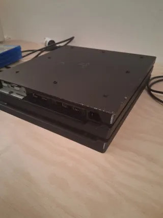 Ps4 Pro + FIFA 20 + Destiny + FIFA 17 + Cavi