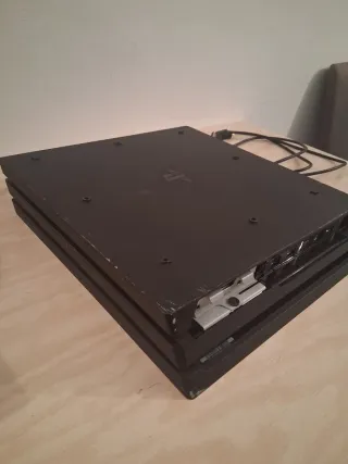 Ps4 Pro + FIFA 20 + Destiny + FIFA 17 + Cavi