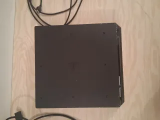 Ps4 Pro + FIFA 20 + Destiny + FIFA 17 + Cavi