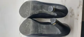 Zapatos de tacón MARIAMARE negros de piel.