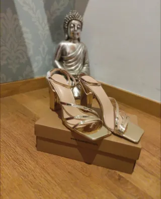 Sandalias doradas tacón transparente ofertas 2x1