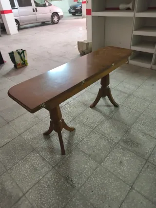 Mesa de comedor de madera