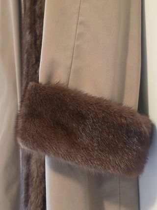 Gabardina visón sintético beige y marrón