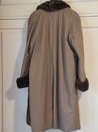 Gabardina visón sintético beige y marrón