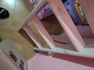Cama alta infantil con escalera