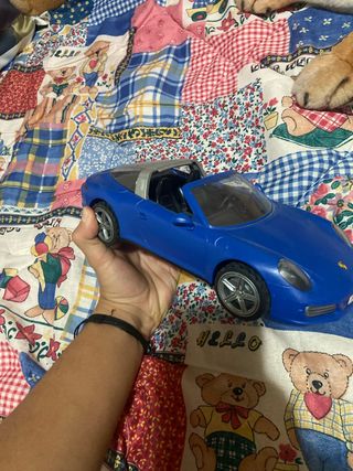 Coche deportivo azul