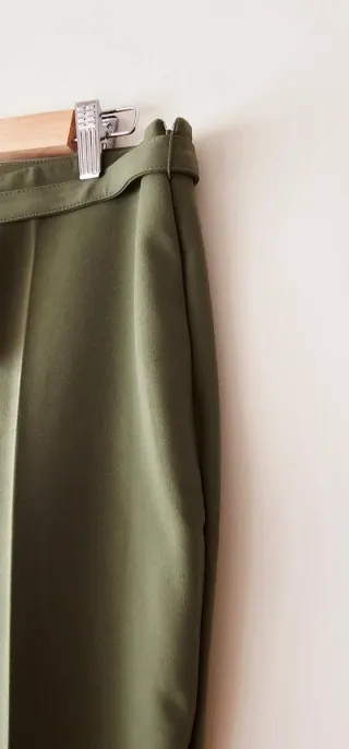 Pantalón vestir Mango T.40 verde oliva