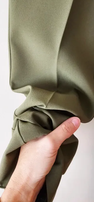 Pantalón vestir Mango T.40 verde oliva