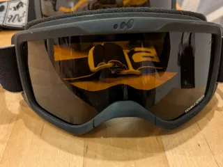 3 paia di occhiali da sci per bambini