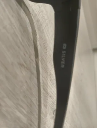 Occhiali da sole neri e blu