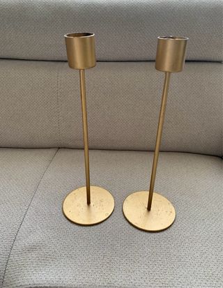 Candelabros dorados de metal
