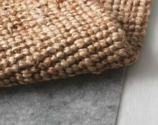 Alfombra de yute beige y marrón