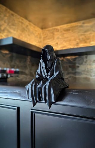 Figura Fantasma Sentado Preto