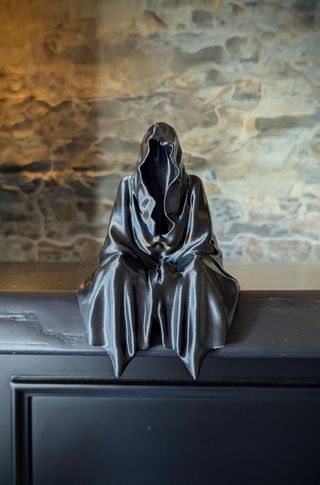 Figura Fantasma Sentado Preto