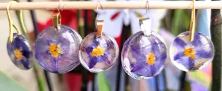 Pendientes flor Campanilla resina dorados