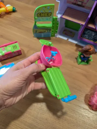 Casa y Muñecas Pinypon Colegio