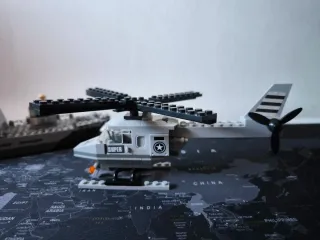 Barco Lego Armada con Ametralladoras