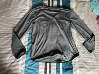 Camiseta Oysho gris manga larga talla S