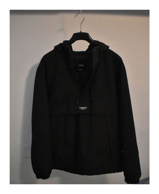 Chaqueta Pull&Bear negra con capucha