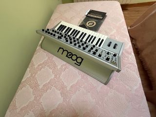 Moog Sub 37 CV Sintetizador
