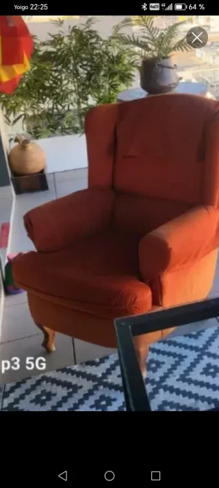 Sillón naranja de terciopelo