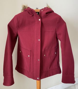 Chaquetón mujer con capucha. Stradivarius. Talla S