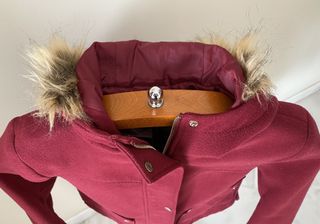 Chaquetón mujer con capucha. Stradivarius. Talla S