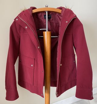 Chaquetón mujer con capucha. Stradivarius. Talla S