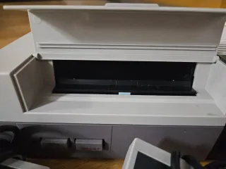 Consola Nintendo NES con mandos y cables