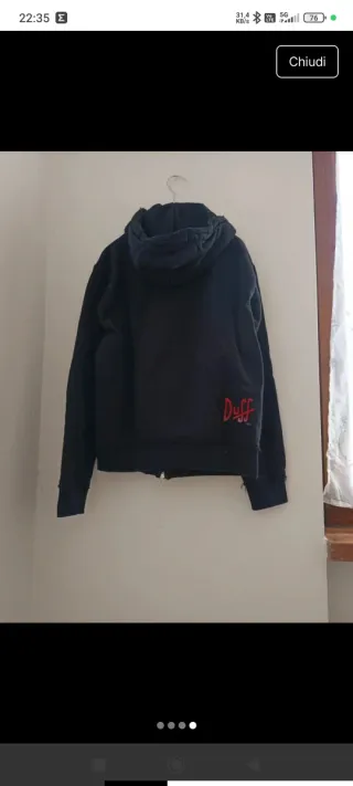 Doppie tasche sul davanti, scritta "Duff" stampata